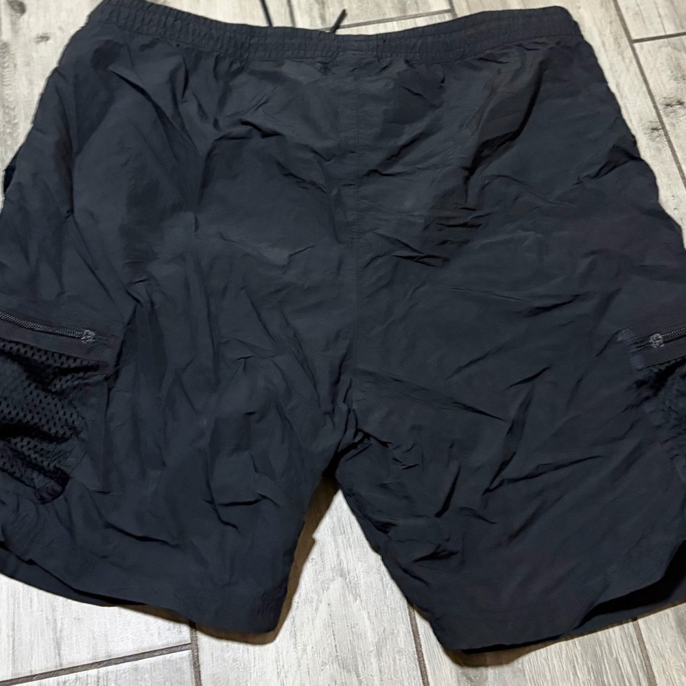 Men’s used adidas black utility pocket shorts size XL Pre own items are as is - Picture 5 of 5